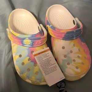 NWT TIE DYE CROCS WOMENS 7